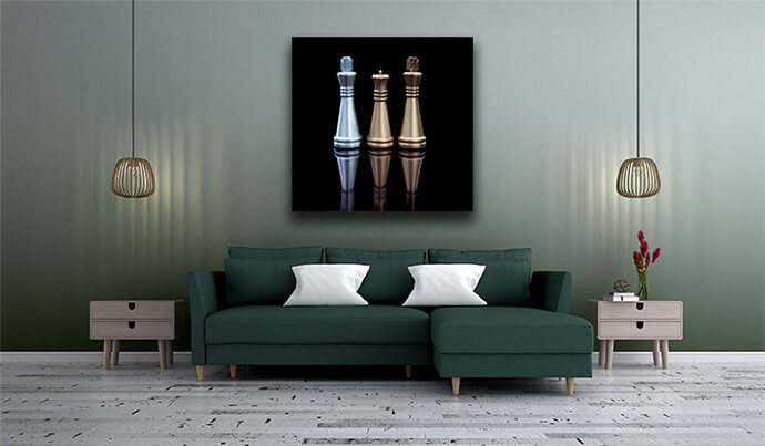 2m4 0019 2Mockup P 0001 Print Panormaic 0010 31879582 stacking piece of chess king and queen with reflection glass AOAY1