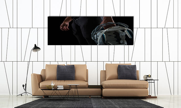 M10 0023 ML 0002 29575672 american football player holding a head gear AOAY2656