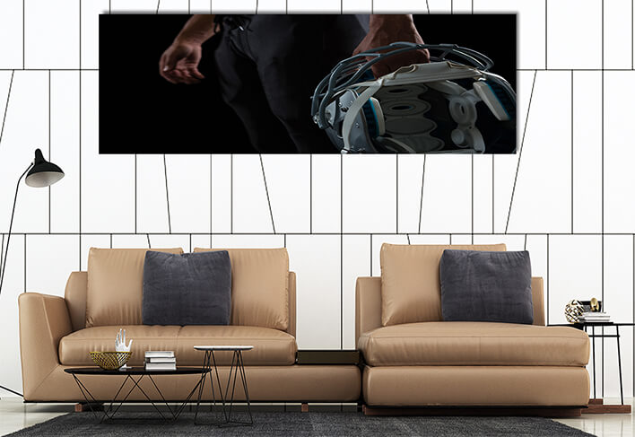 M11 0023 ML 0002 29575672 american football player holding a head gear AOAY2656