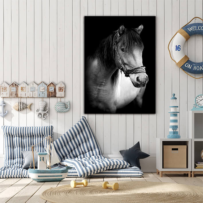 M1 0028 MP 0006 PRINT L 0035 22503880 horse on dark background AOAY2511