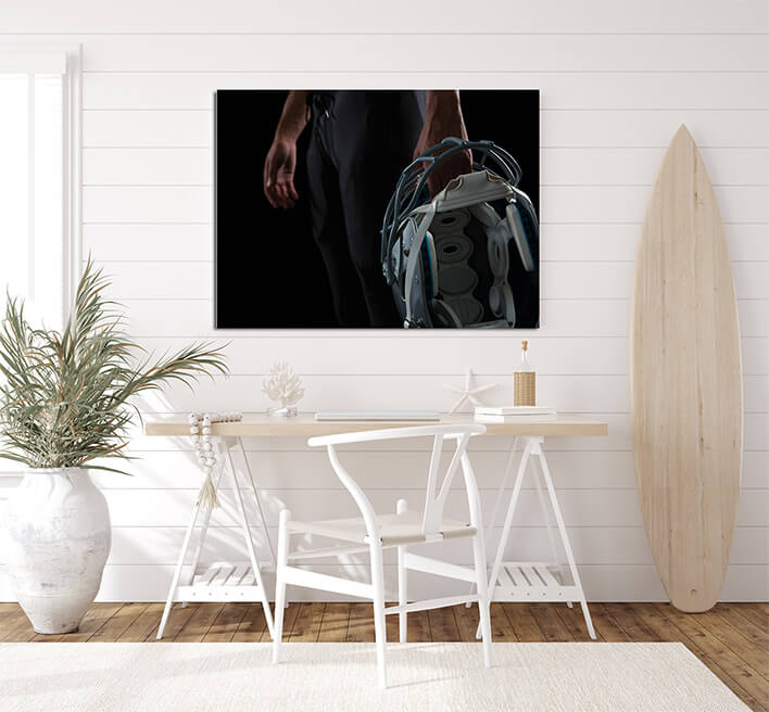 M2 0022 ML 0002 29575672 american football player holding a head gear AOAY2656