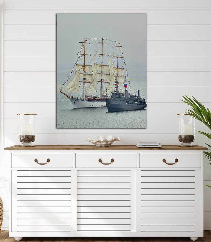 M3 0004 MP 0019 PRINT L 0028 26345606 degaussing ship next to the sailing one AOAY2399