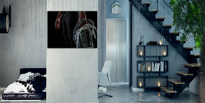 M3 0022 ML 0002 29575672 american football player holding a head gear AOAY2656