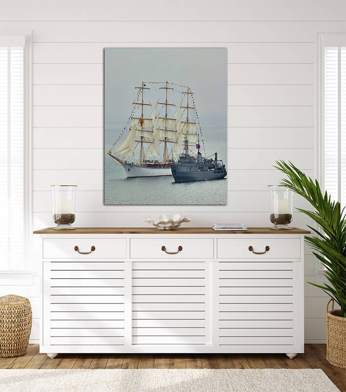 M5 0003 MP 0019 PRINT L 0028 26345606 degaussing ship next to the sailing one AOAY2399