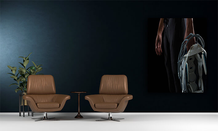 M5 0032 MP 0040 PRINT 0001 29575672 american football player holding a head gear AOAY2656