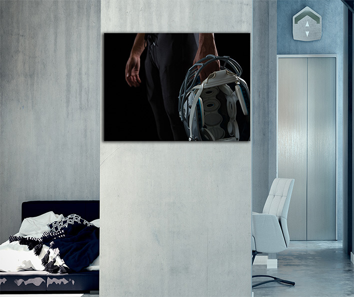 M6 0023 ML 0002 29575672 american football player holding a head gear AOAY2656