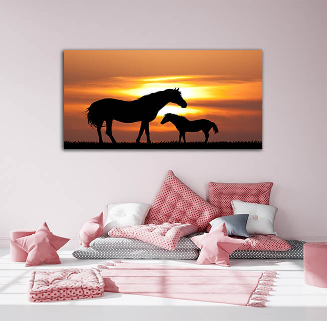 M6_0059_MOCKUPS_LAND_0017_22948742_colt-with-the-mare-at-sunset_AOAY2212