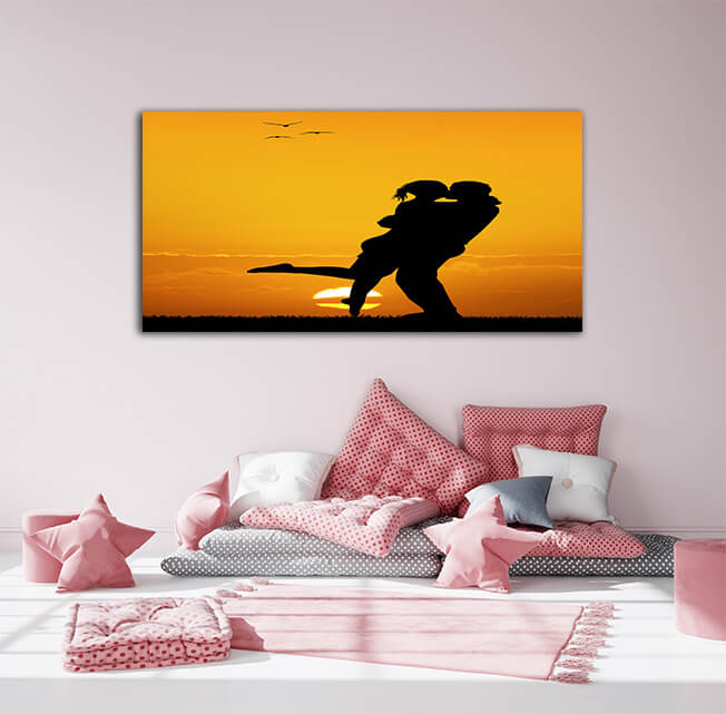 M6 0060 MOCKUPS LAND 0016 23049046 couple kissing at sunset AOAY2213