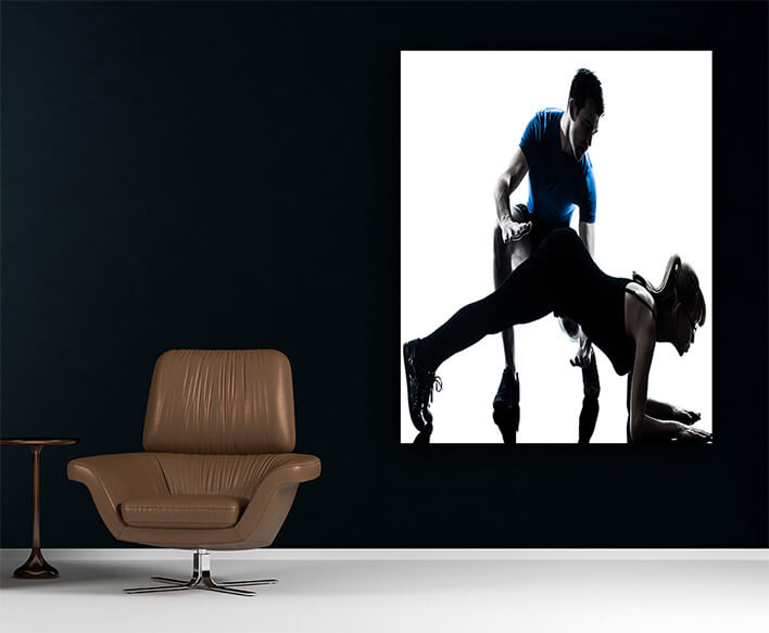 M7 0013 MP 0017 PRINT 0025 13608380 aerobics intstructor with mature woman exercising silhouette AOAY2615