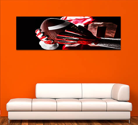 6M 0013 ML 0012 29750020 american football player holding rugby ball AOAY2671