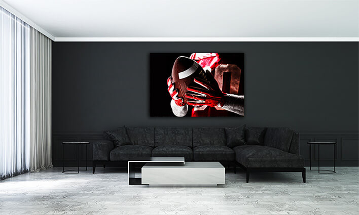 M2 0012 ML 0012 29750020 american football player holding rugby ball AOAY2671