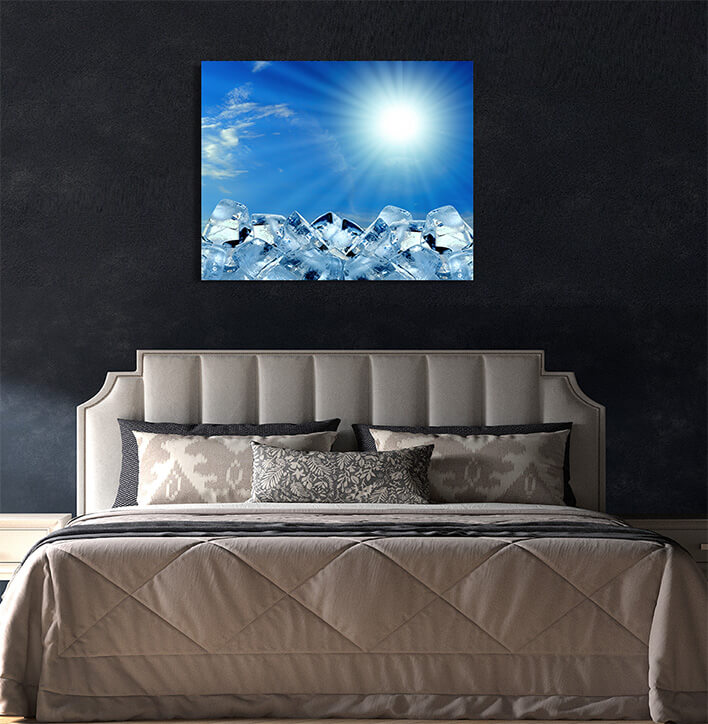 3M_0013_MS__0006_26815434_ice-cubes-in-blue-sky_AOAY2928