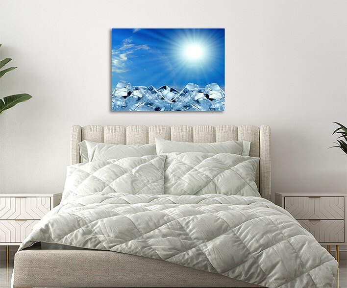 7M_0013_MS__0006_26815434_ice-cubes-in-blue-sky_AOAY2928