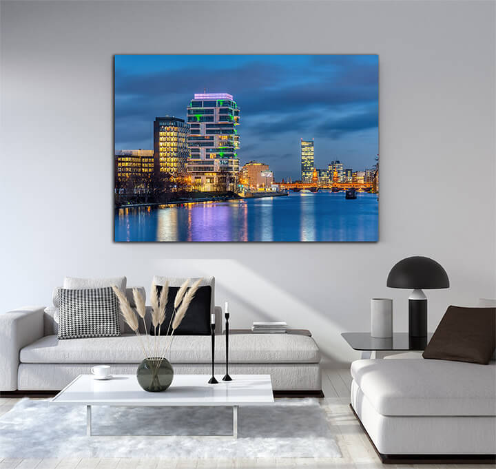M2 0003 ML PORT 0002 31043346 the river spree in berlin at night AOAY3436
