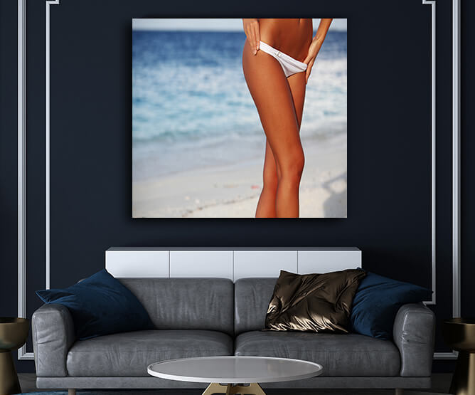 M30 0013 ML 0029 5073130 woman in bikini AOAY3376
