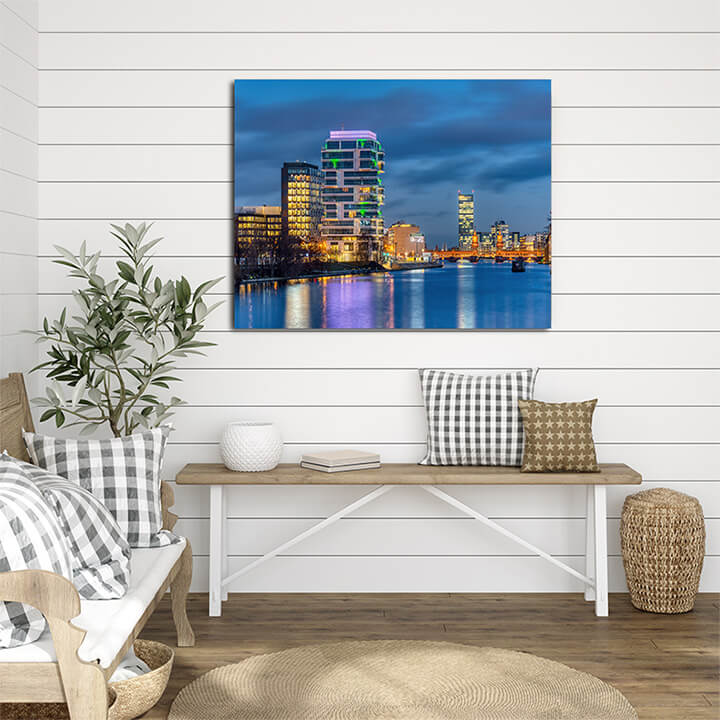 M3 0003 ML PORT 0002 31043346 the river spree in berlin at night AOAY3436