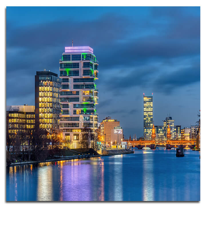 M7 0003 ML PORT 0002 31043346 the river spree in berlin at night AOAY3436