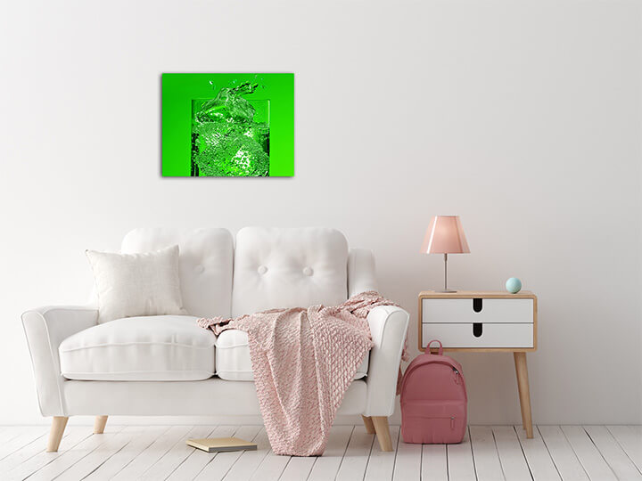 M2 0076 MS 0023 6552068 pouring of mineral water in glass AOAY3600