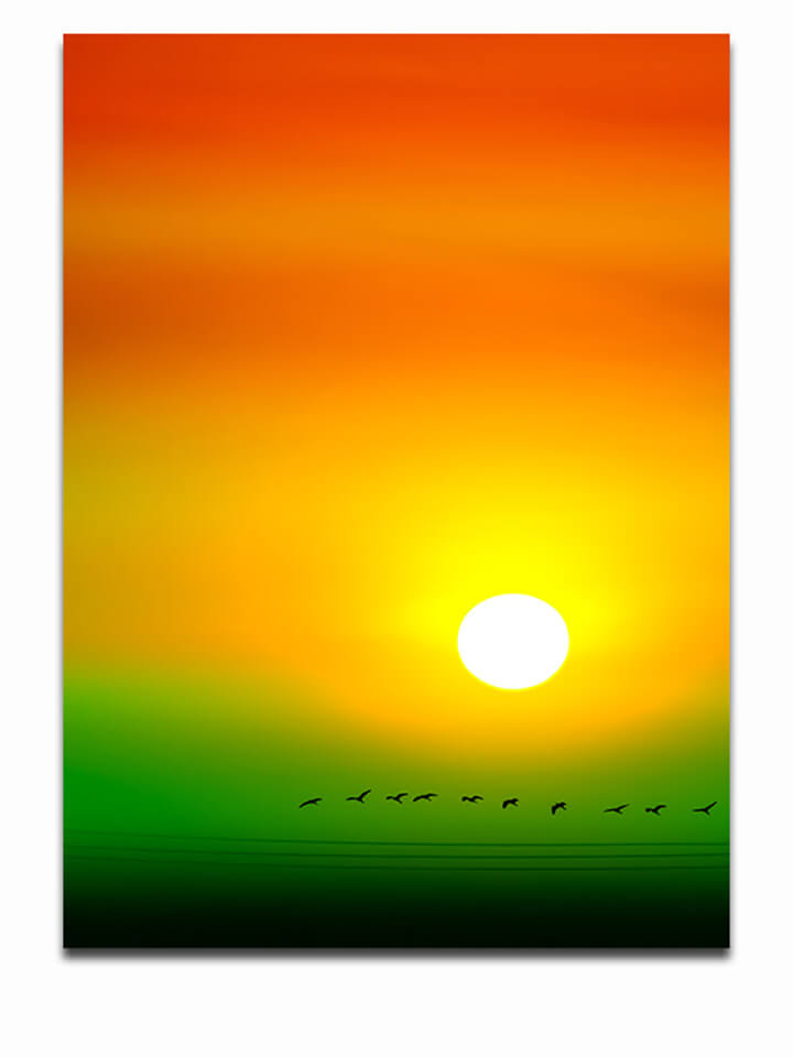 R1 0028 MP PORTRIATE 0000 30955548 multicolor of sunset sky and sun ray all around and silhouette AOAY3872