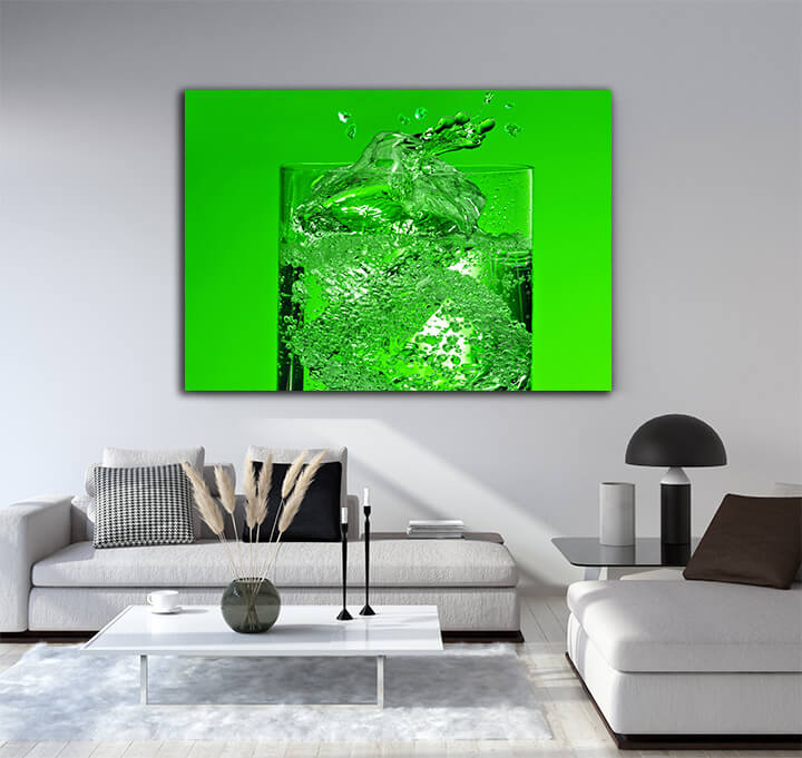 R3 0001 MS 0023 6552068 pouring of mineral water in glass AOAY3600