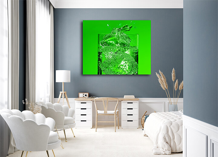 R6 0075 MS 0023 6552068 pouring of mineral water in glass AOAY3600