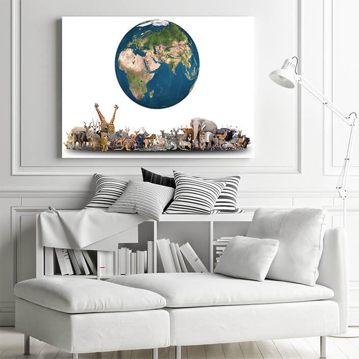 WEB 01 0003 ML 0018 18374596 animal of the world with planet earth AOAY3509