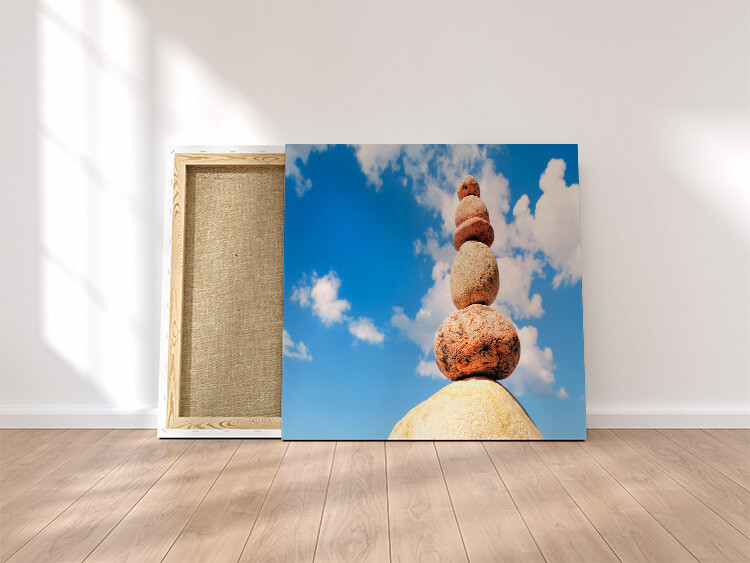 MOCKUP SQUARE 0004 682894 upwards AOAY2016