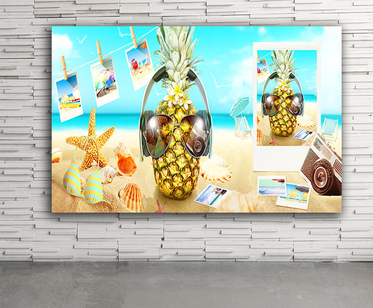 WEB03 0010 ML 0013 47159190 creative pineapple with sunglasses on summer AOAY4448