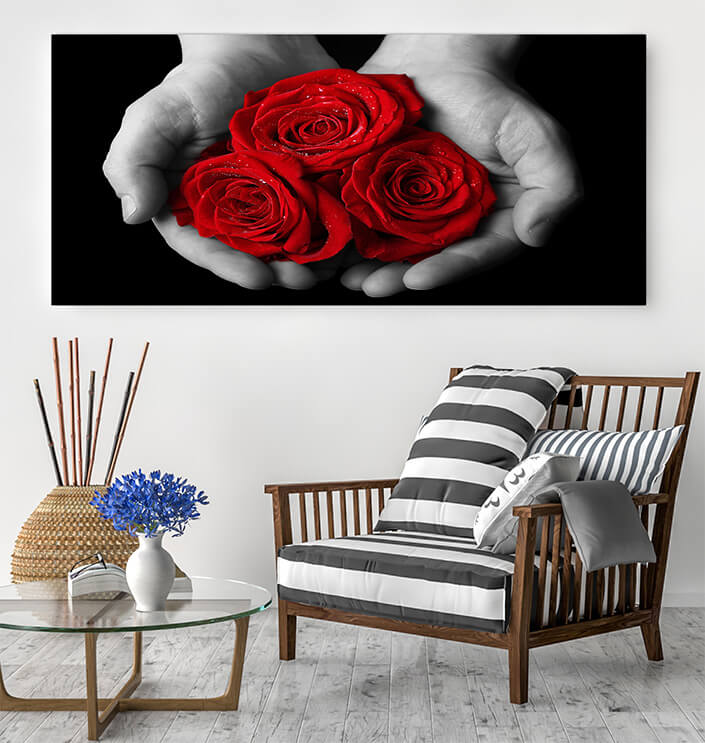 WEB05 0035 ML 0066 39038738 beautiful red rose in hand AOAY4396