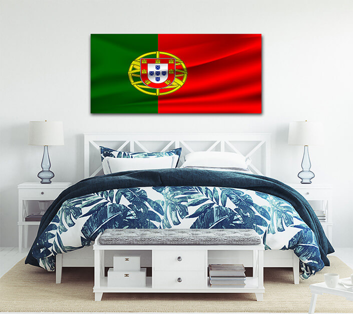 WEB02 0007 MP 0026 Portugal flag waving AOAY4096