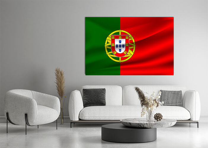 WEB03 0004 MP 0026 Portugal flag waving AOAY4096