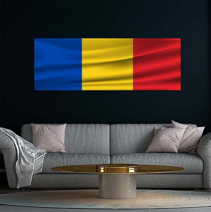 WEB04 0016 MP 0030 Romania flag waving AOAY4097