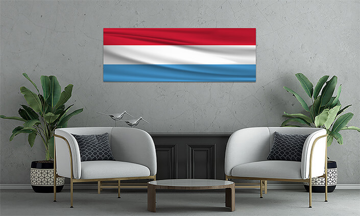 WEB08 0013 MP 0033 Luxemburg waving Flag AOAY4064