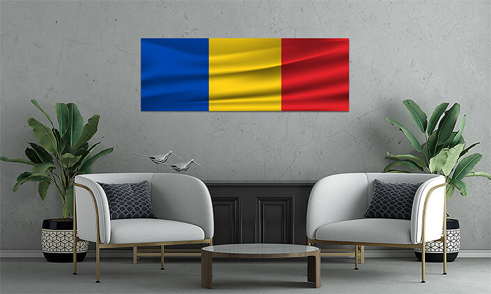 WEB08 0016 MP 0030 Romania flag waving AOAY4097