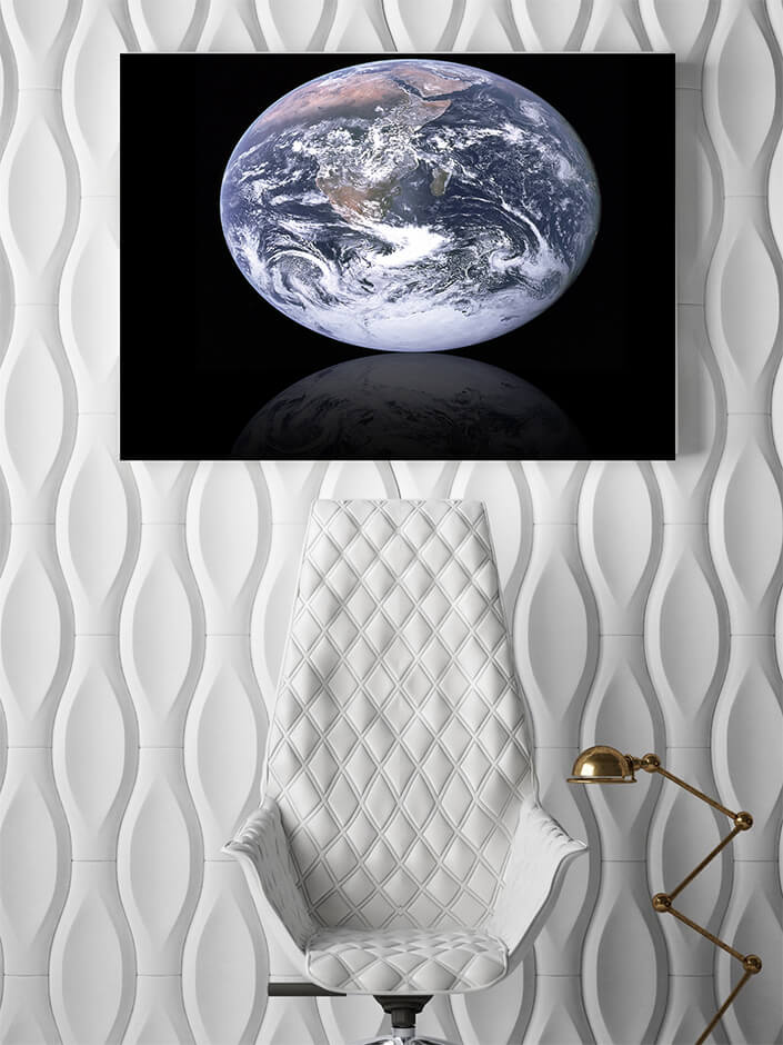 WEB003 0034 MS 0036 2620961 earth reflection AOAY5362
