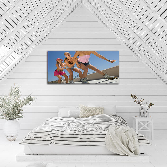 WEB003 0086 ML 0071 10125344 young women on rollerblaeds AOAY6272