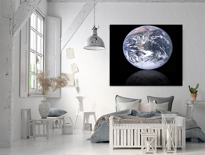 WEB004 0034 MS 0036 2620961 earth reflection AOAY5362