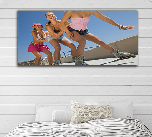 WEB008 0086 ML 0071 10125344 young women on rollerblaeds AOAY6272