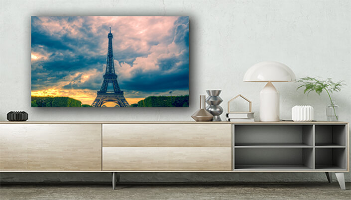 WEB002 0012 ML 0019 20541372 eiffel tower and clouds AOAY6126