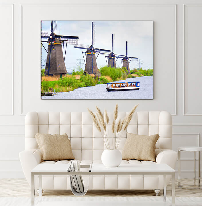 WEB002_0011_ML_0017_36597438_kinderdijk traditional dutch windmills pumping water netherlands AOAY6585