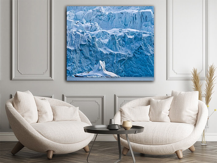 WEB003 0001 ML 0005 47784434 deep blue glacier albert inland Norway AOAY6611