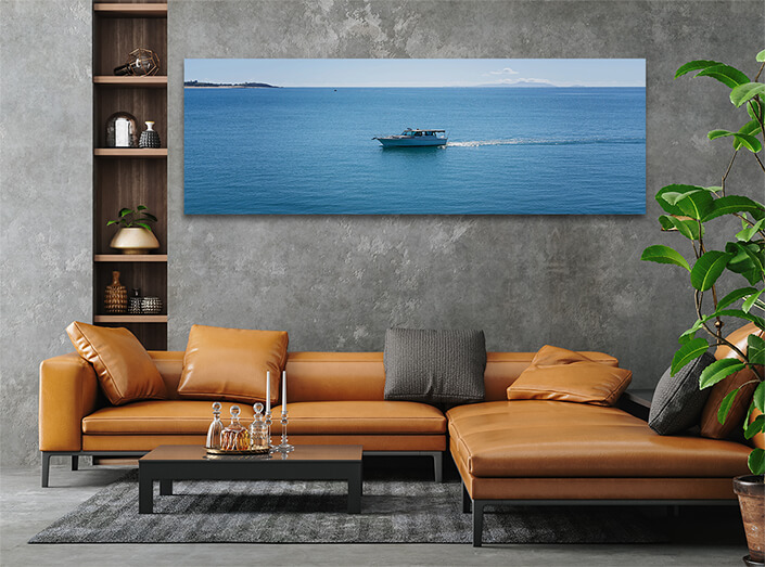 WEB003 0042 MP 0037 33878532 fishing boat returning to the harbour AOAY7766