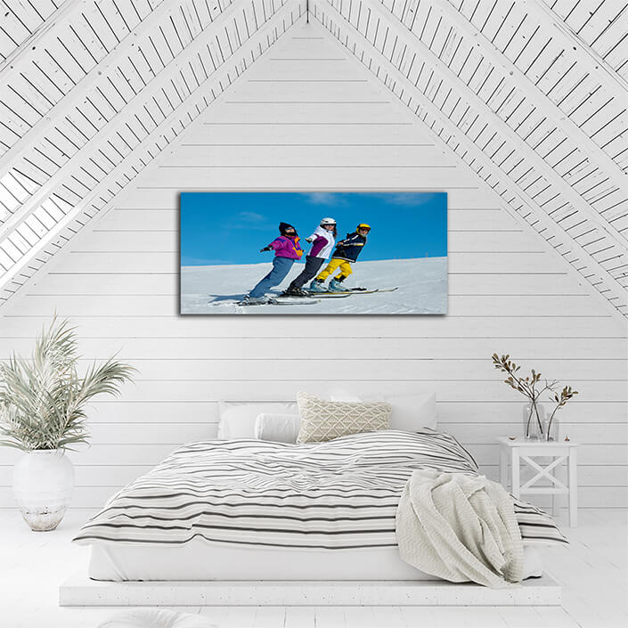 WEB003 0076 ML 0081 7182908 Skiers having fun in winter AOAY7209