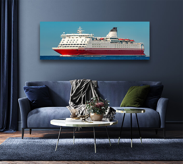 WEB004 0002 MP 0028 35141126 red cruise liner AOAY6303
