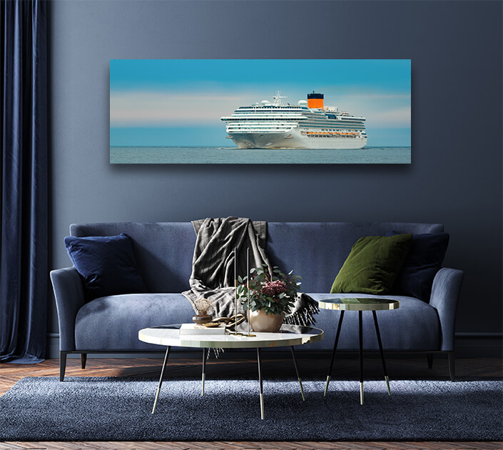 WEB004 0003 MP 0027 35141138 large royal cruise liner AOAY6304