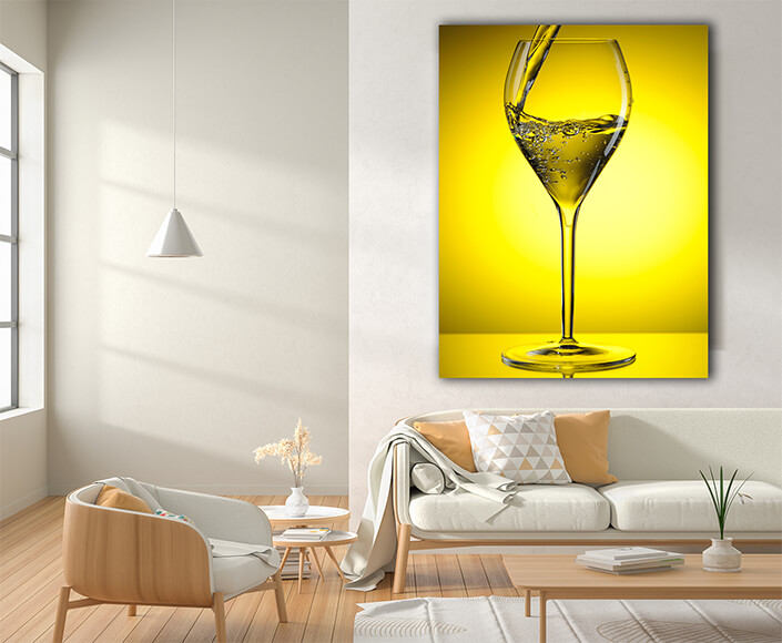 WEB004 0036 MP 0044 7190526 pouring wine AOAY6677