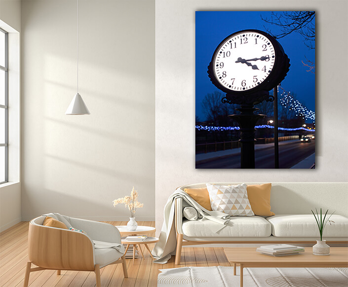 WEB004 0045 MP 0035 8691578 clock in the night AOAY6364