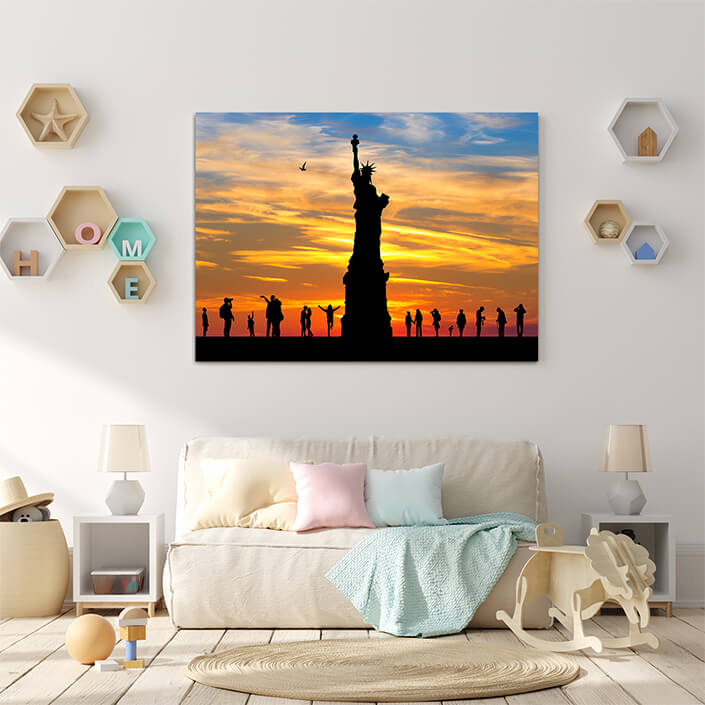 WEB005 0028 ML 0031 29889168 silhouette of the statue of liberty at sunset AOAY4954
