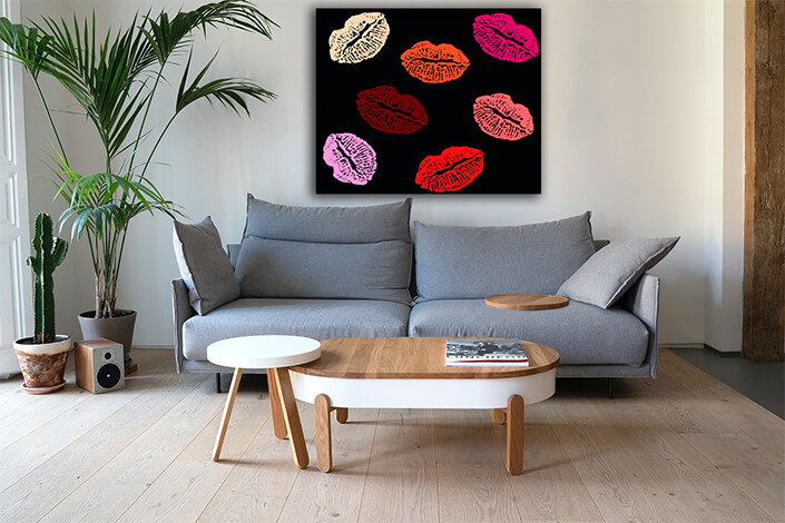 WEB005 0038 MP 0036 5314824 Sexy lipstick prints on black AOAY7934