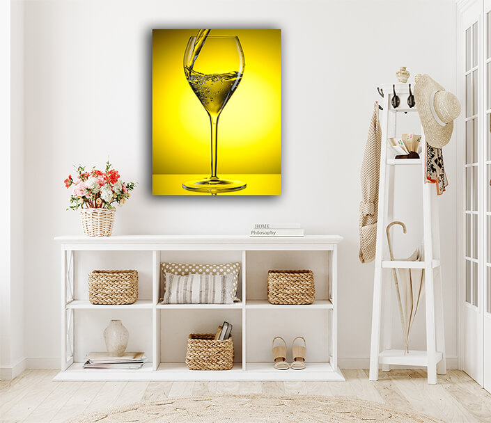 WEB005 0040 MP 0044 7190526 pouring wine AOAY6677